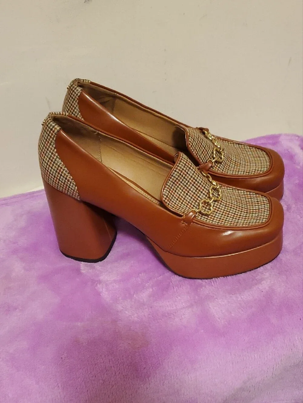Sam & Libby Tan Brown Platform Block Heel Loafers with Gold Chain